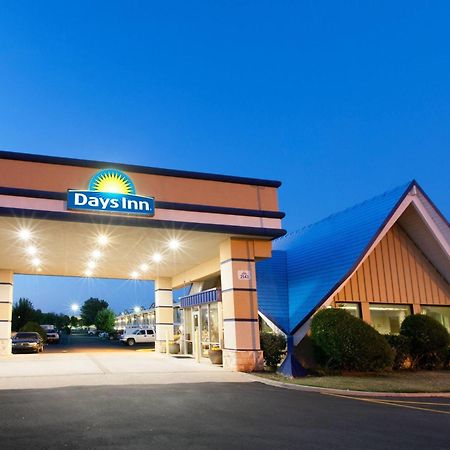 Days Inn By Wyndham Norman Kültér fotó