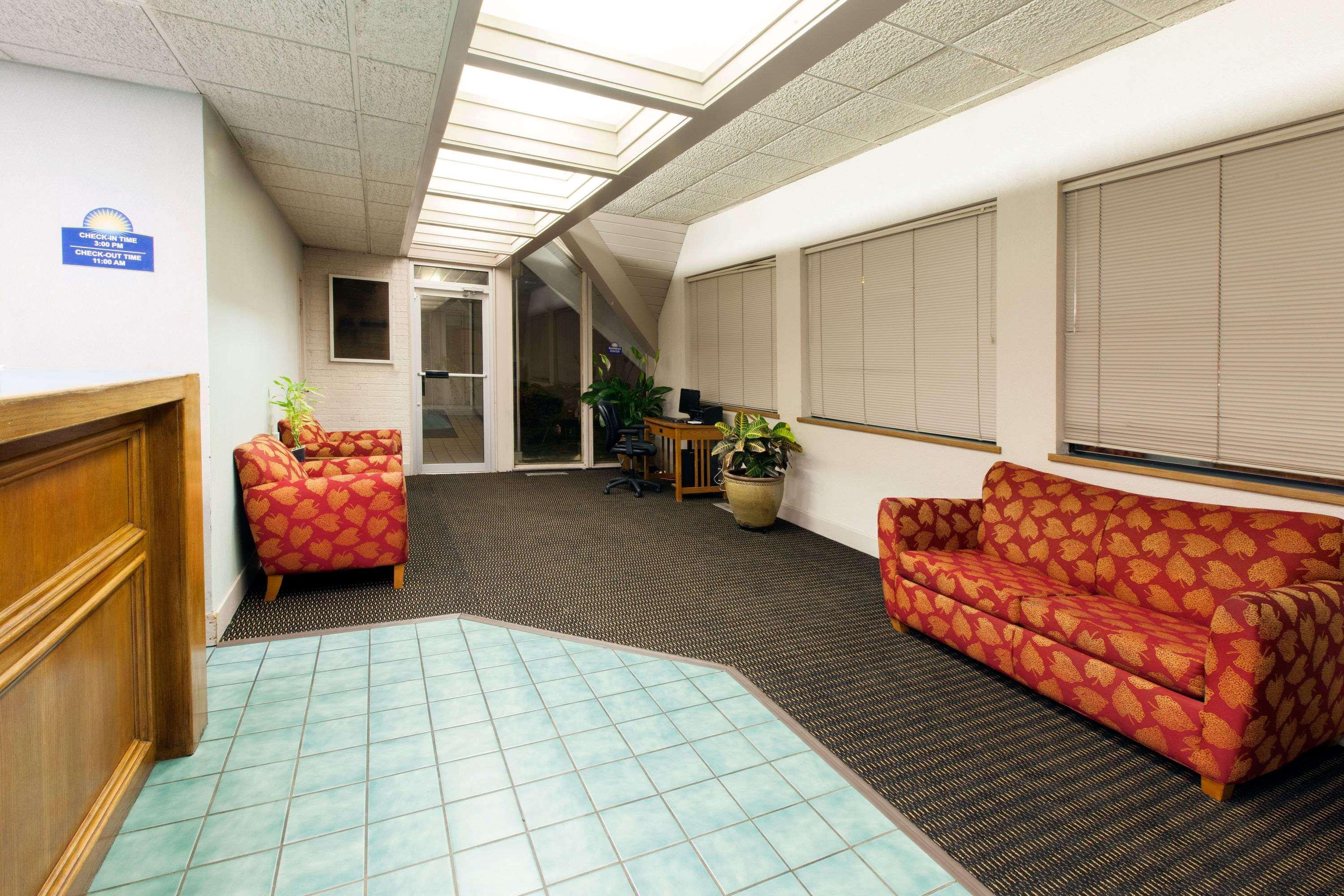 Days Inn By Wyndham Norman Kültér fotó