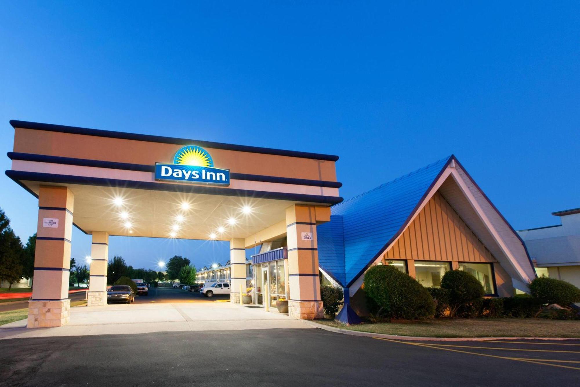 Days Inn By Wyndham Norman Kültér fotó